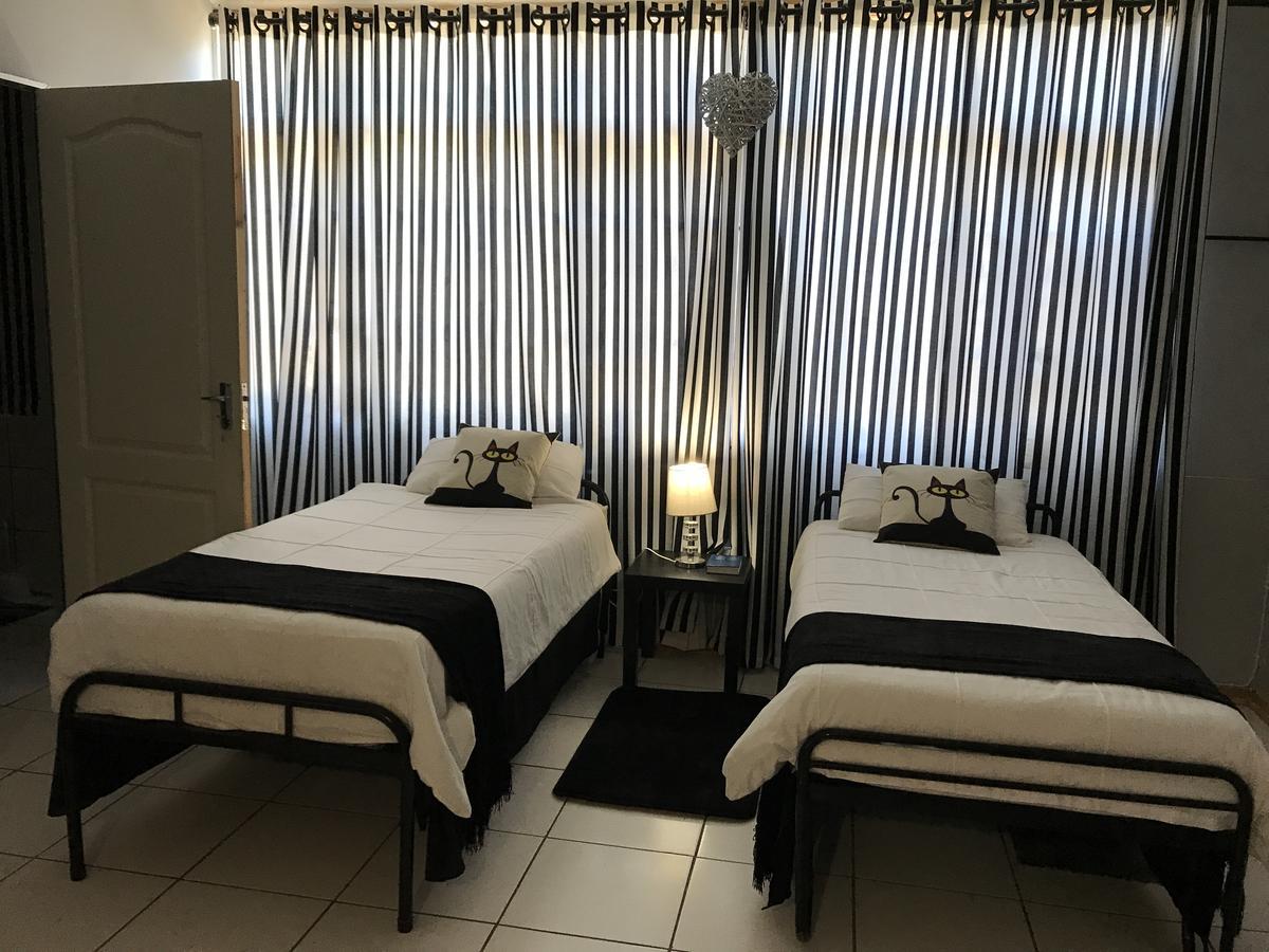 Sondela Bed & Breakfast アリワル・ノース エクステリア 写真